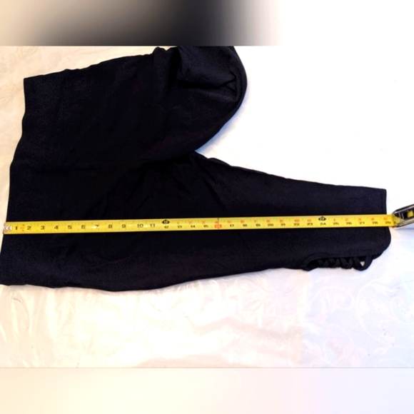 Capris w Criss-Cross Detail on Legs, Black, Women 1X by ACX Active - Picture 8 of 9